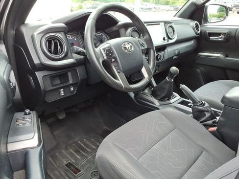 Used 2017 Toyota Tacoma TRD Sport w/ Tow Package AWD/4WD image 19
