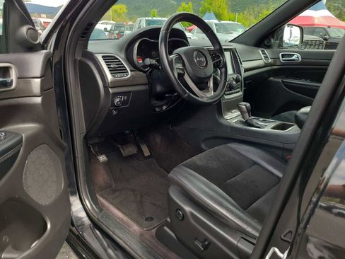 Used 2017 Jeep Grand Cherokee Altitude AWD/4WD image 10