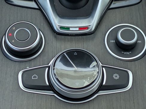 Used 2023 Alfa Romeo Giulia Ti w/ Active Assist Plus Package image 31