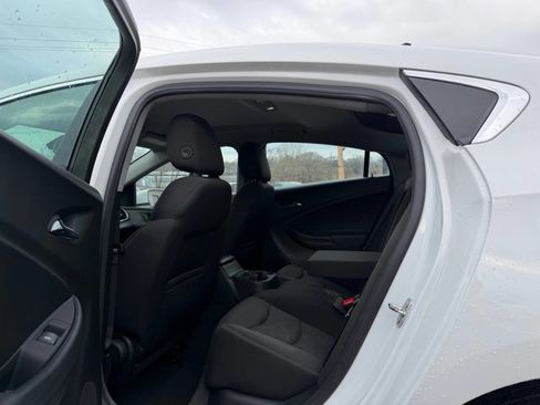 Used 2018 Chevrolet Volt LT image 11