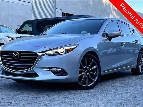 Used 2018 MAZDA MAZDA3 Grand Touring w/ Premium Equipment Package FWD image 3