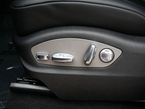 Certified 2026 Porsche Macan image 12