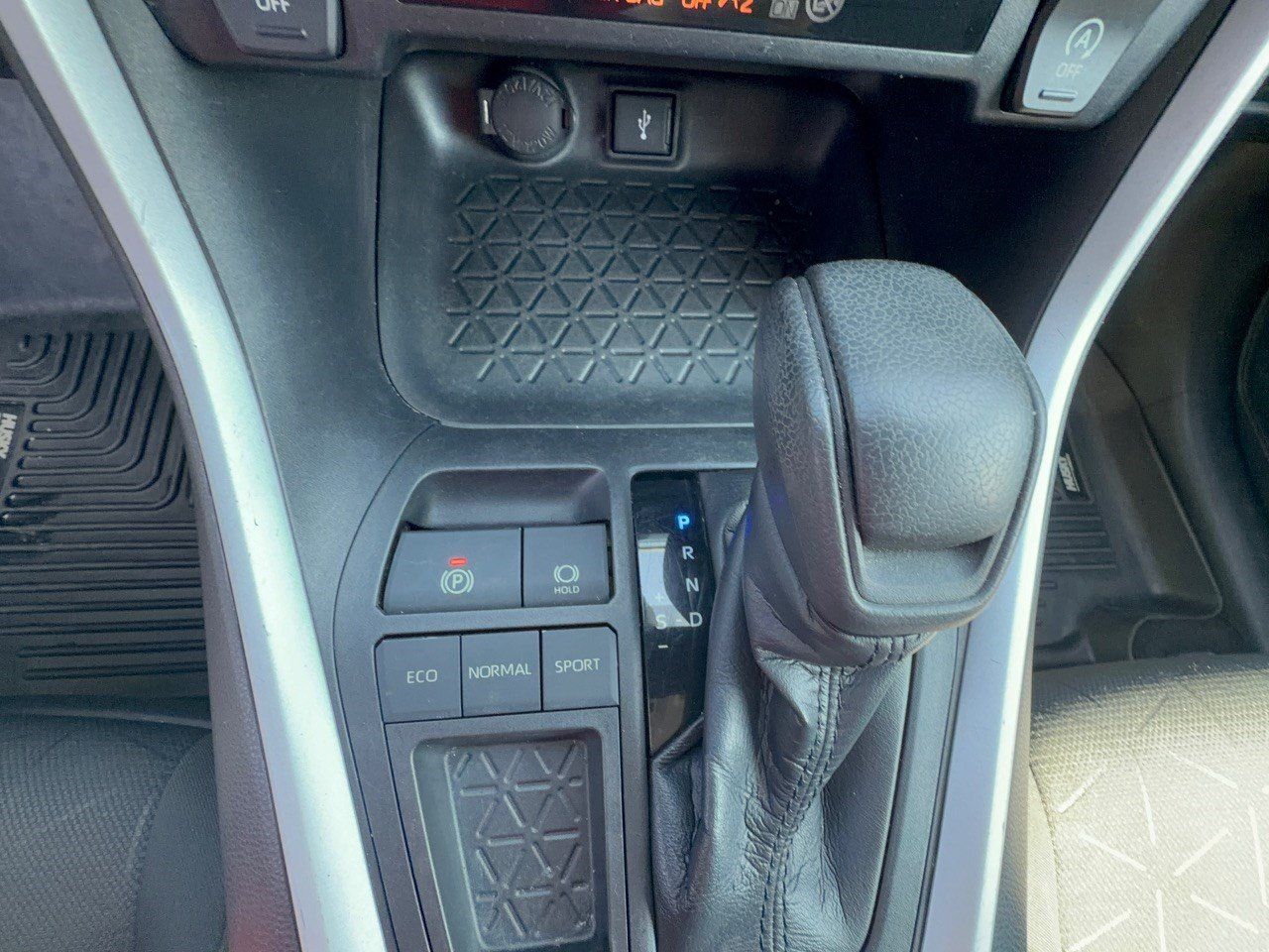 Used 2021 Toyota RAV4 XLE FWD image 21