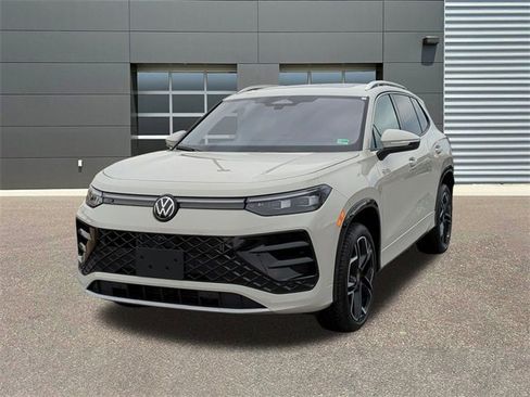 New 2026 Volkswagen Tiguan SEL R-Line image 3