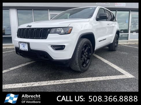 Used 2020 Jeep Grand Cherokee Laredo image 1