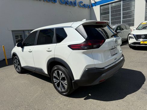 Used 2023 Nissan Rogue SV FWD image 3