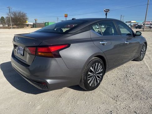 Used 2024 Nissan Altima 2.5 SV image 5
