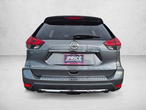 Used 2017 Nissan Rogue SV w/ SV Premium Package FWD image 5