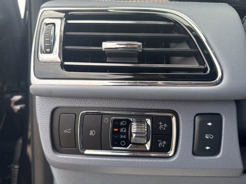 Used 2024 Lincoln Navigator Black Label image 9