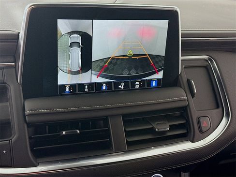 Used 2024 GMC Yukon XL SLT w/ SLT Luxury Package image 8