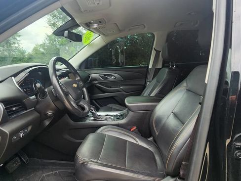 Used 2021 Chevrolet Traverse Premier w/ LPO, Black Accent Package FWD image 14
