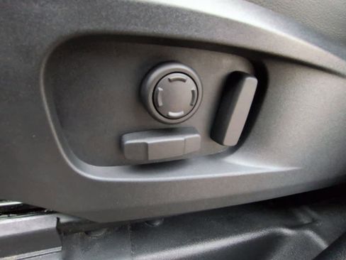 Used 2022 Land Rover Defender 110 SE image 17