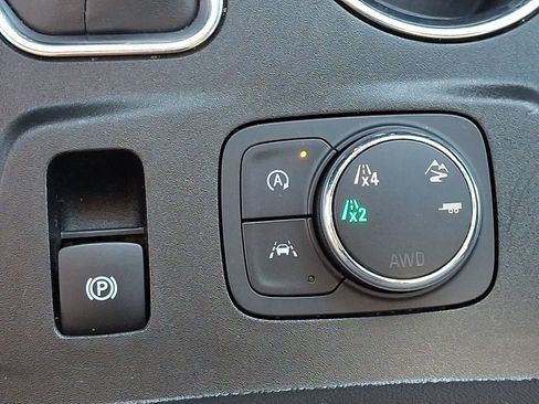 Used 2023 Chevrolet Traverse LT AWD/4WD image 27