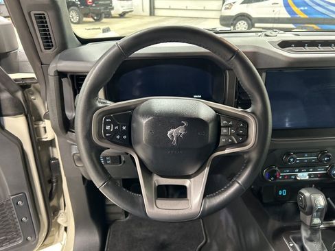 Used 2025 Ford Bronco Badlands image 13