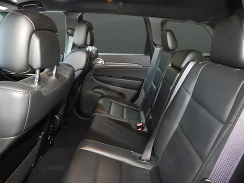 Used 2019 Jeep Grand Cherokee Limited image 20