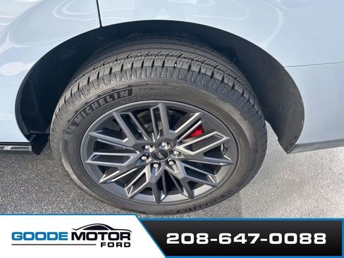Used 2025 Ford Expedition Platinum w/ Stealth Performance Package AWD/4WD image 5