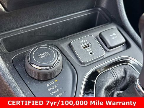 Certified 2022 Jeep Cherokee Limited AWD/4WD image 23