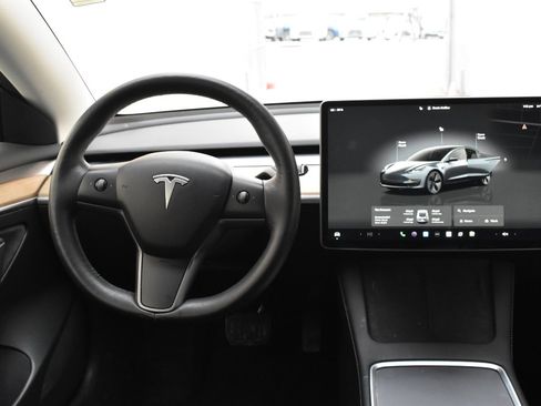 Used 2022 Tesla Model 3 Long Range AWD/4WD image 25