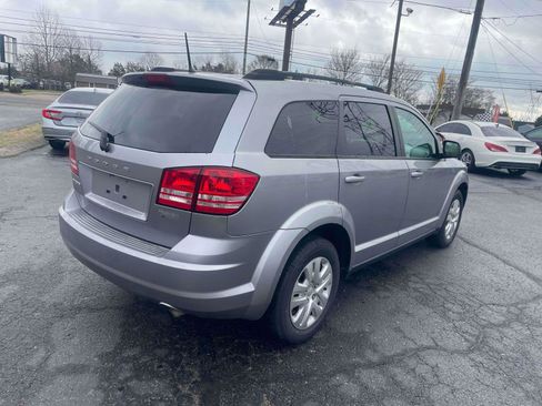 Used 2019 Dodge Journey SE image 4