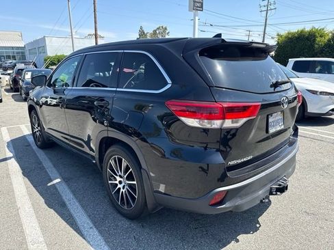 Used 2018 Toyota Highlander SE AWD/4WD image 4