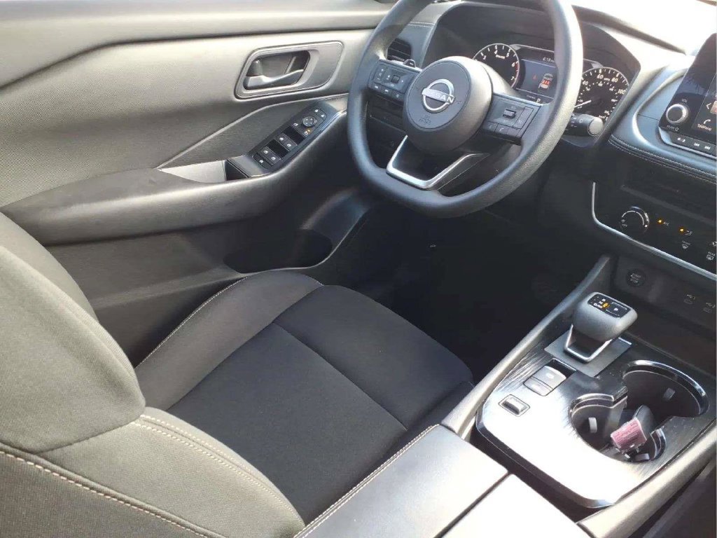 Used 2024 Nissan Rogue S FWD image 19