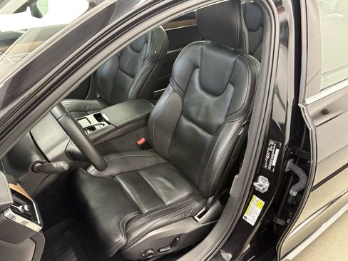 Used 2018 Volvo S90 T8 Inscription w/ Convenience Package image 11