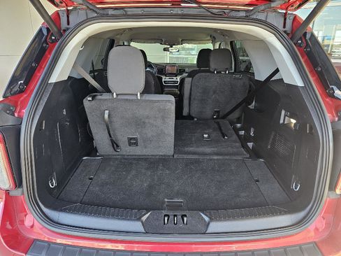 Used 2023 Ford Explorer XLT AWD/4WD image 15