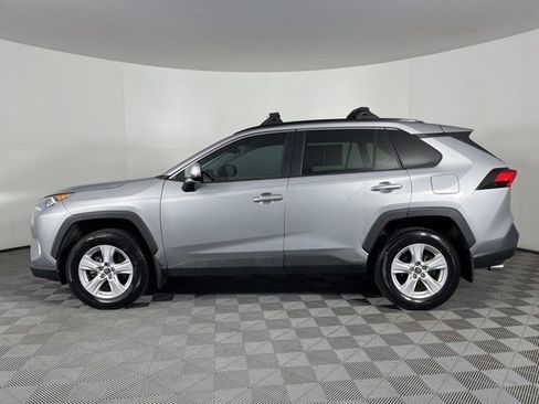 Used 2021 Toyota RAV4 XLE w/ Convenience Package FWD image 4