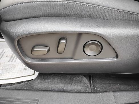 Used 2026 Chevrolet Equinox LT w/ Convenience Package II FWD image 25