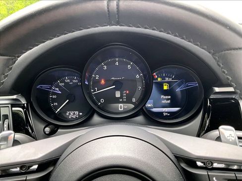 Certified 2023 Porsche Macan Turbo AWD/4WD image 25