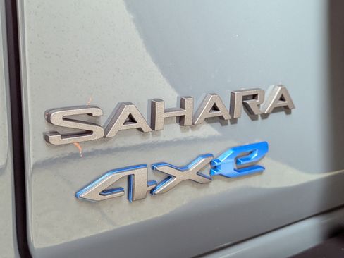 Used 2025 Jeep Wrangler Sahara AWD/4WD image 37