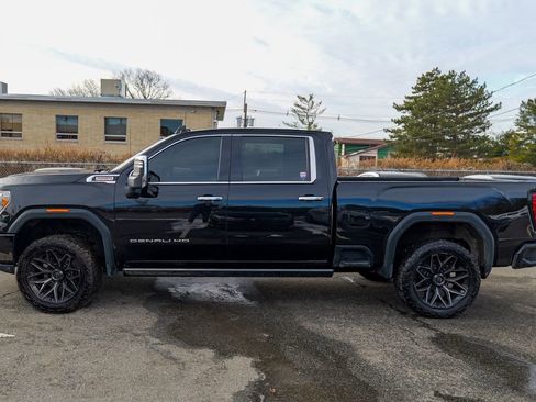 Used 2023 GMC Sierra 2500 Denali w/ Denali Black Diamond Edition image 4