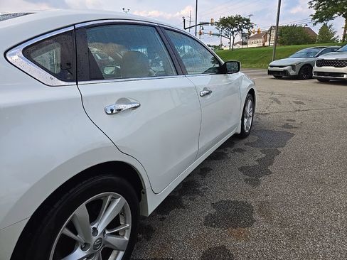 Used 2013 Nissan Altima 2.5 SV FWD image 3