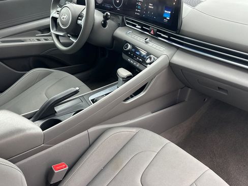 Used 2024 Hyundai Elantra SEL image 15