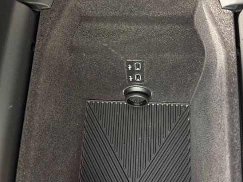 Used 2024 BMW 760i xDrive w/ Premium Package 2 image 36