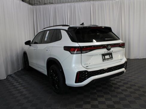 New 2025 Volkswagen Tiguan SE R-Line image 22