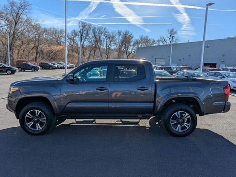 Used 2019 Toyota Tacoma TRD Off-Road image 9