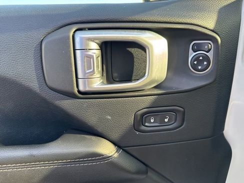 Used 2018 Jeep Wrangler Unlimited Sahara AWD/4WD image 30