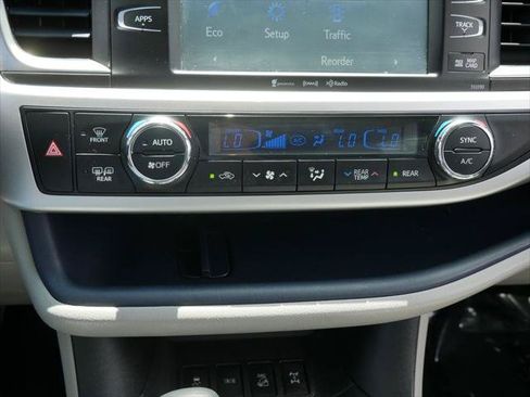 Certified 2019 Toyota Highlander XLE AWD/4WD image 18