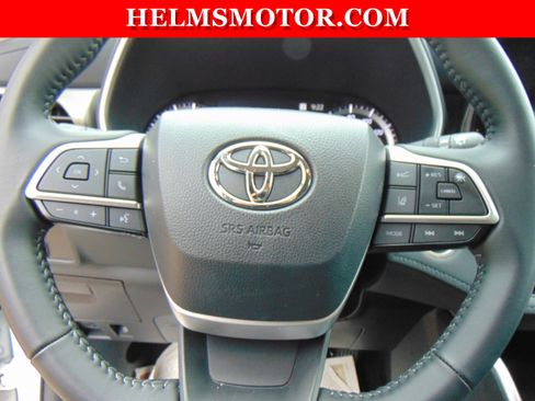 Used 2025 Toyota Highlander XLE image 20