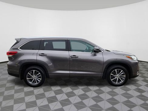 Used 2018 Toyota Highlander XLE image 6