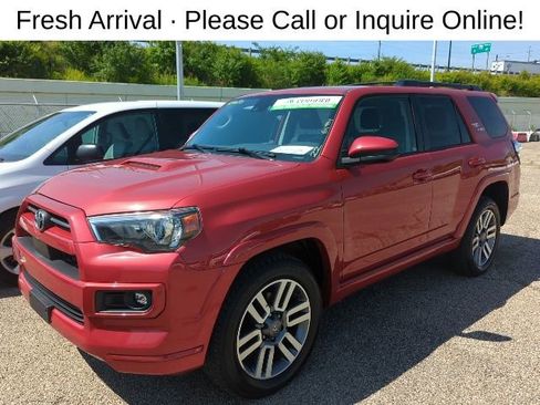 Used 2022 Toyota 4Runner TRD Sport AWD/4WD image 2