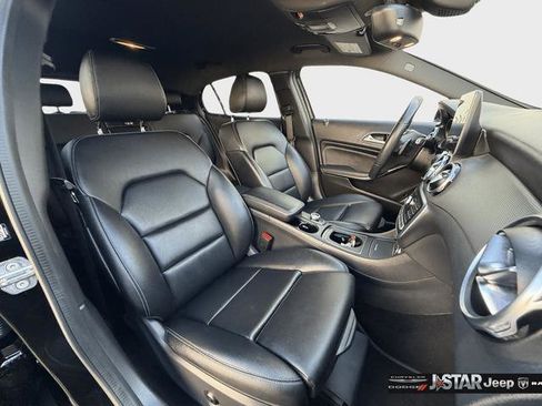 Used 2020 Mercedes-Benz GLA 250 4MATIC w/ Premium Package image 11