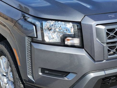 Used 2023 Nissan Frontier SV image 9