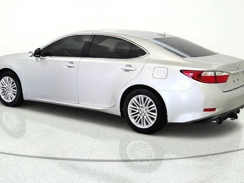 Used 2014 Lexus ES 350 w/ Luxury Package FWD image 4