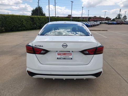 Used 2025 Nissan Altima 2.5 SV FWD image 6