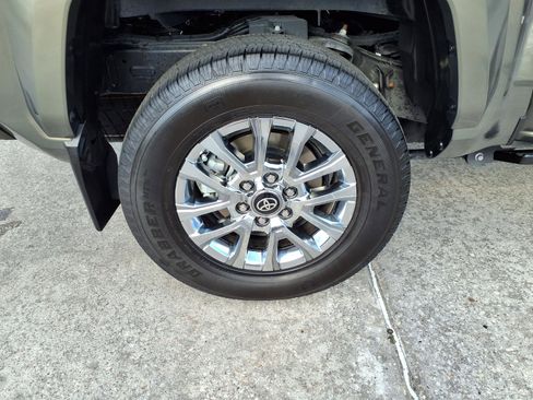 Used 2025 Toyota Tacoma Limited image 26