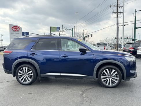 Used 2022 Nissan Pathfinder Platinum w/ Cargo Package image 2
