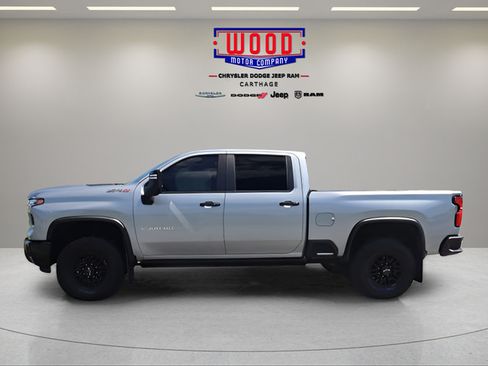 Used 2024 Chevrolet Silverado 2500 ZR2 w/ Technology Package AWD/4WD image 7