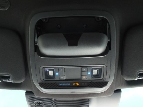 Used 2020 Ford Explorer XLT w/ Equipment Group 202A RWD image 30